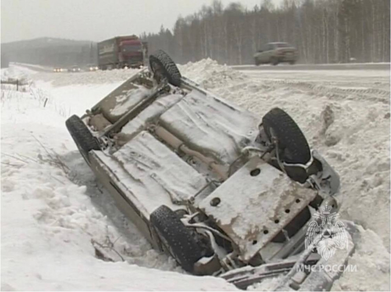 Автобус с рабочими вылетел в кювет в Мурманской области ДТП