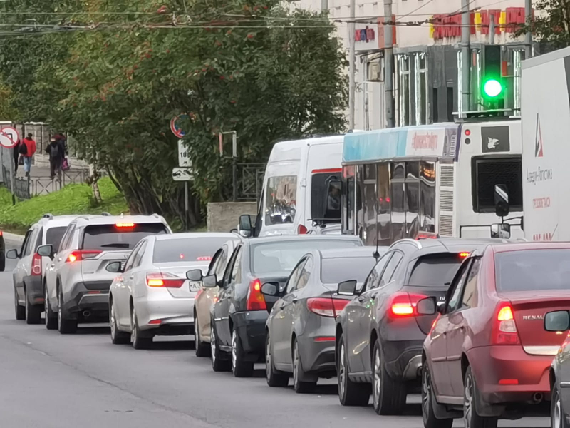 В Мурманске образовалась гигантская пробка Пробка