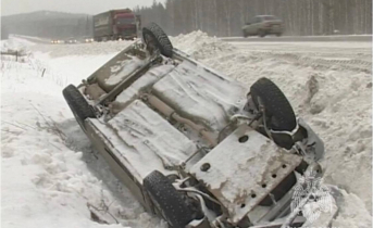 Автобус с рабочими вылетел в кювет в Мурманской области ДТП