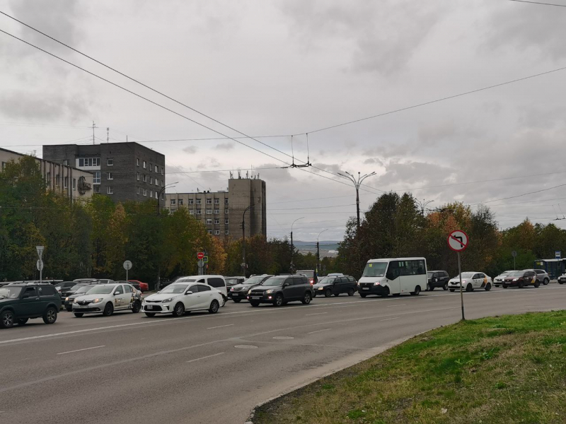 Северяне встали в большой пробке в Мурманске Дорога в Мурманске