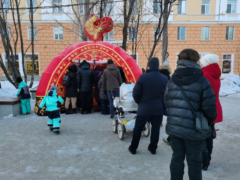 Очередь за блинами в Мурманске Очередь