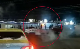 Момент ДТП на оживленном перекрестке в Мурманске попал на видео Авария