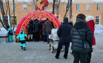 Очередь за блинами в Мурманске Очередь