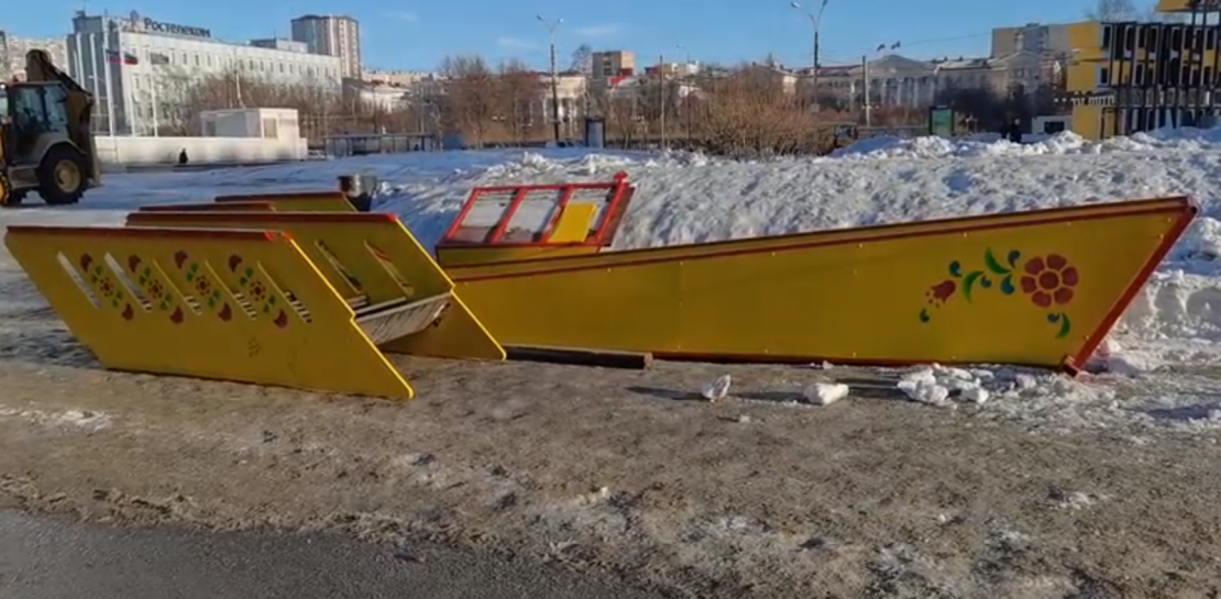 В центре Мурманска демонтировали игровую зону для детей Горки