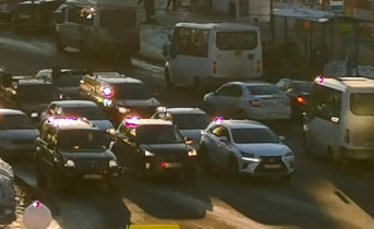 Водители встали в километровой пробке в Мурманске Пробка
