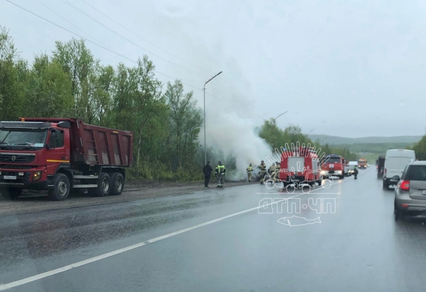 В Мурманской области загорелся самосвал с мусором ДТП