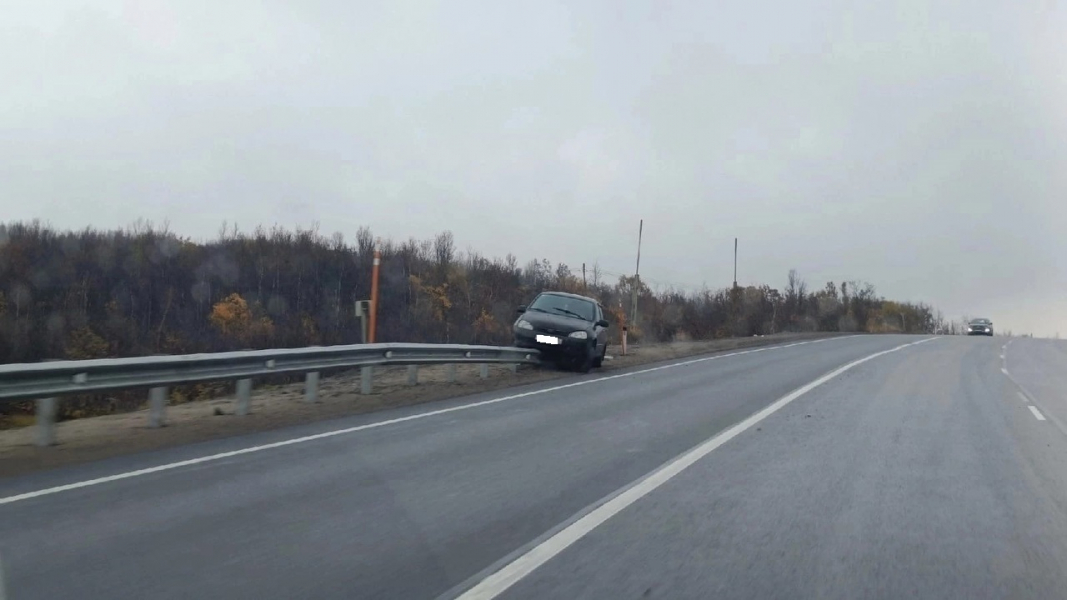 На трассе в Мурманской области автомобиль врезался в ограждение ДТП