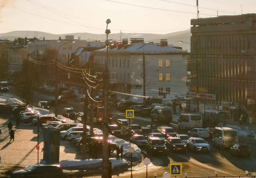 На мурманчанина завели дело из-за автомобиля Машины