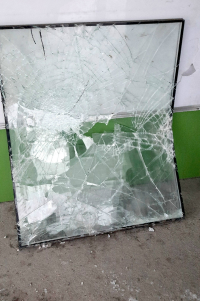 Случаи вандализма участились в Мурманской области Окно