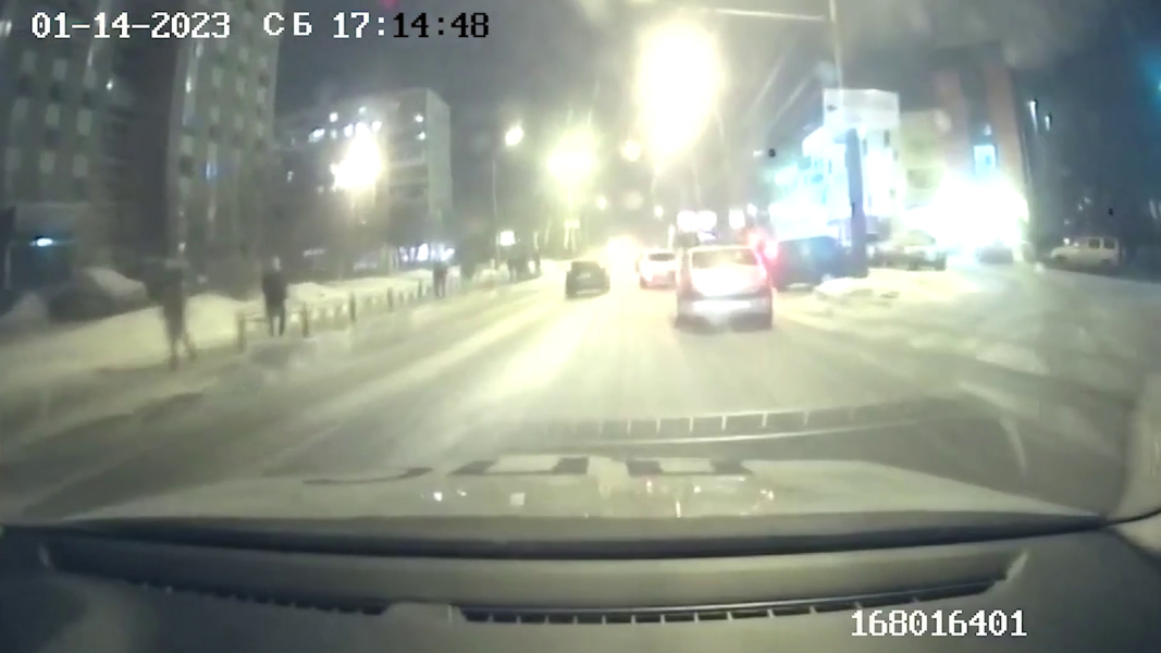 Рискованный поступок в Мурманске попал на видео Нарушение