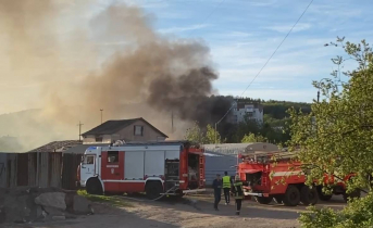 Сильный пожар в Мурманске попал на видео Пожар