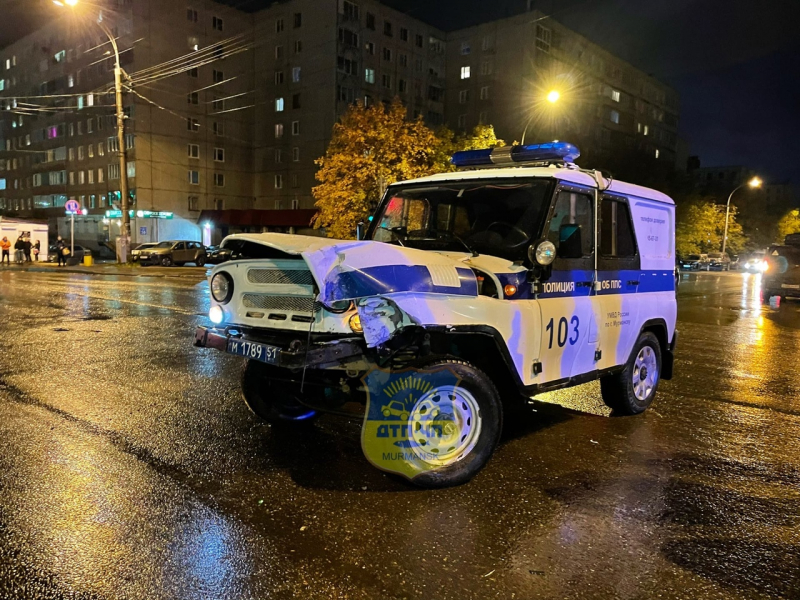В Мурманске разыскивают очевидцев ДТП с участием полицейской машины ДТП