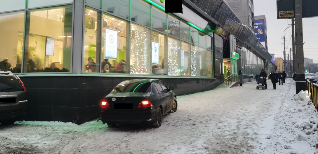 Мурманчан возмутила парковка водителей в центре города Парковка