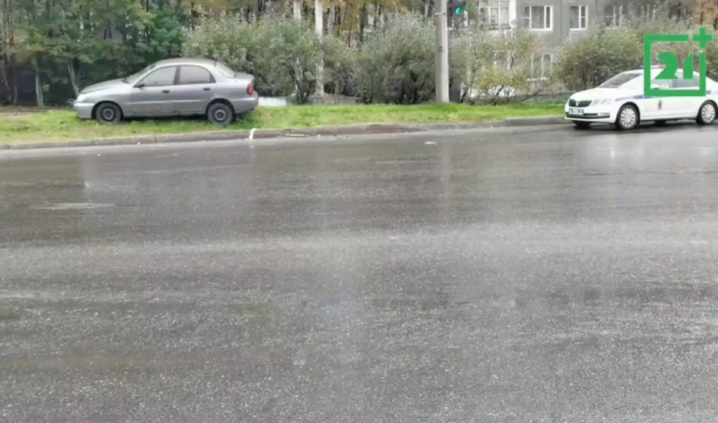 Момент аварии на перекрестке в Мурманске попал на видео ДТП