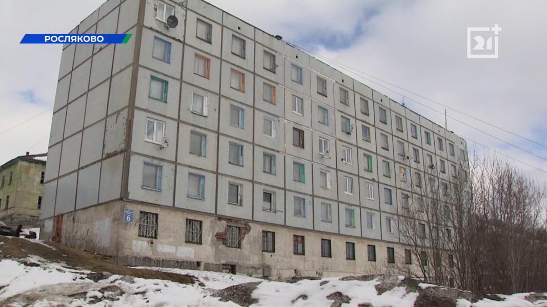 Мурманчане вынуждены спасаться снегом Жилой дом