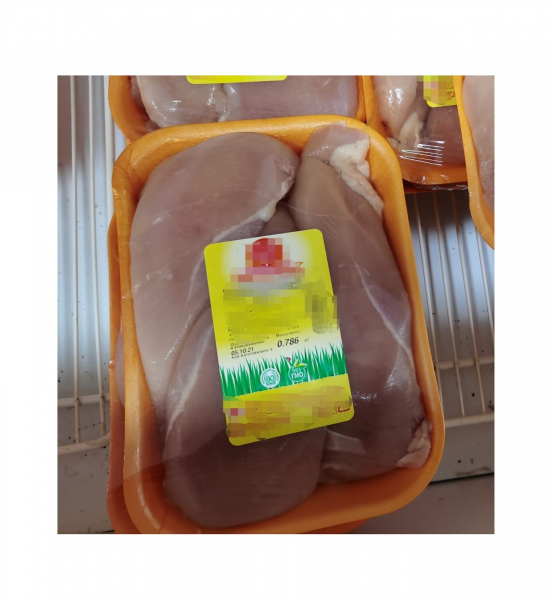 Прилавок магазина крупной торговой сети в Мурманске завален тухлым мясом Курица
