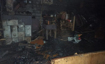 В сгоревшем гараже в Мурманской области погиб мужчина Пожар