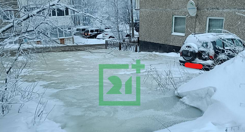 Замурованные в лед автомобили обнаружили в Мурманске Ледяной капкан