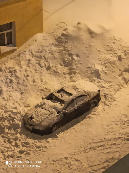 Снежная лавина раздавила автомобиль в Мурманской области Автомобиль