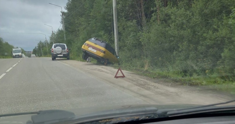 В Кандалакше машина влетела в столб Машина