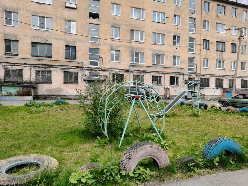 Мурманчане возмутились состоянием детских площадок во дворах Детские площадки