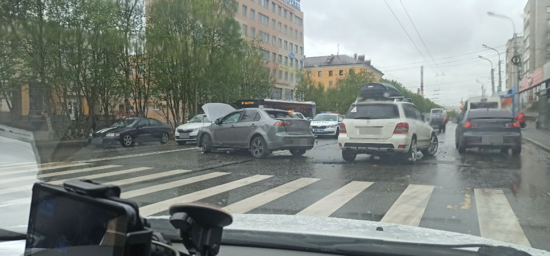 В центре Мурманска произошла серьезная авария Авария