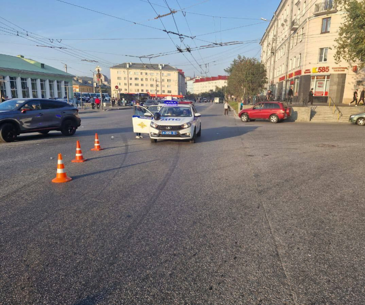 Появились подробности громкого ДТП в центре Мурманска Мурманск, ГАИ, авария