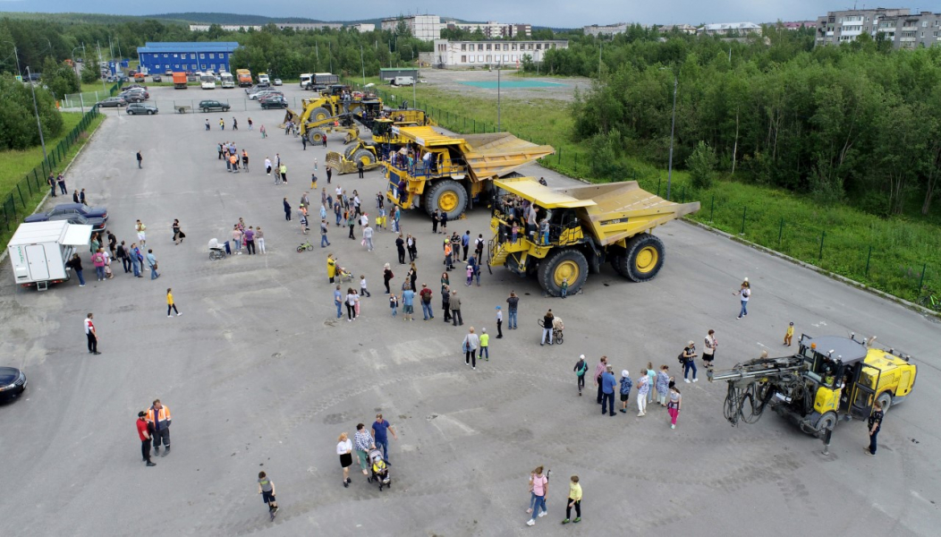 Парад горной техники в Ковдоре