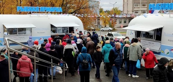 Рыбная ярмарка в Мурманской области вызвала огромный ажиотаж Рыбная ярмарка
