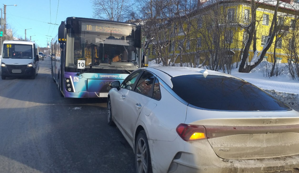 Авария в Мурманске Автобус