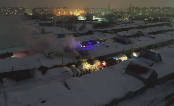 5 гаражей сгорели в Мурманске Пожар