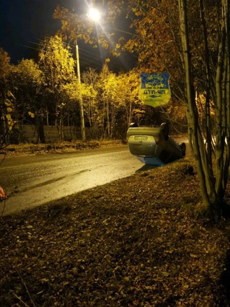 В Мурманске легковой автомобиль перевернулся на крышу ДТП