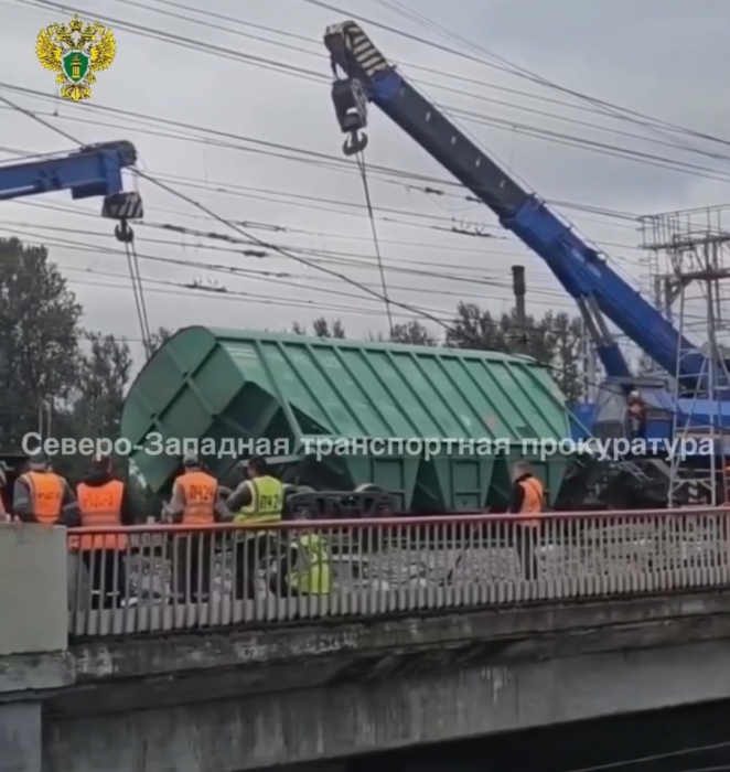 Сход вагонов