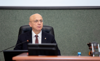 Спикер Карельского парламента рассказал о крупных выплатах для педагогов Спикер Карельского парламента рассказал о крупных выплатах для педагогов