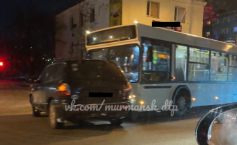 Пассажирский автобус попал в ДТП в центре Мурманска ДТП