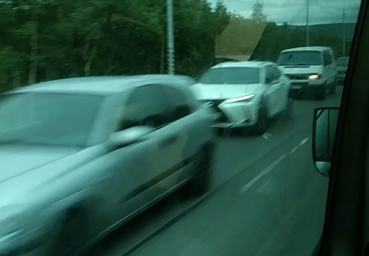 Огромная пробка на въезде в Мурманск попала на видео, фото Пробка