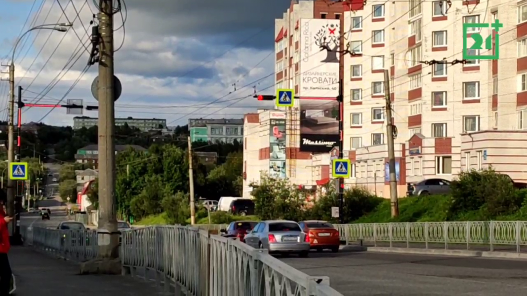Новые светофоры в Мурманске обрадовали водителей и пешеходов Светофор