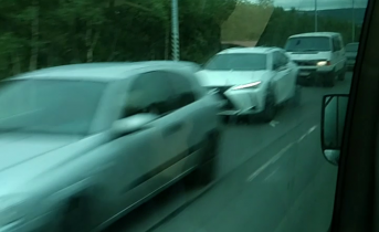 Огромная пробка на въезде в Мурманск попала на видео, фото Пробка