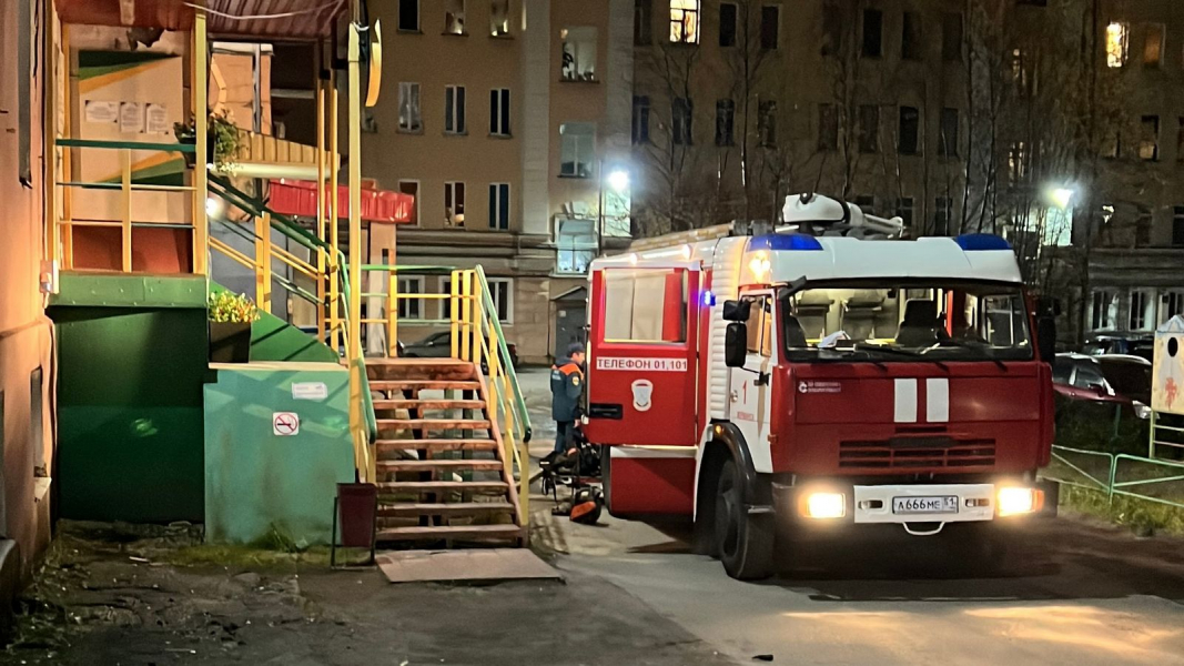 В жилом доме в центре Мурманска произошел серьезный пожар Пожар