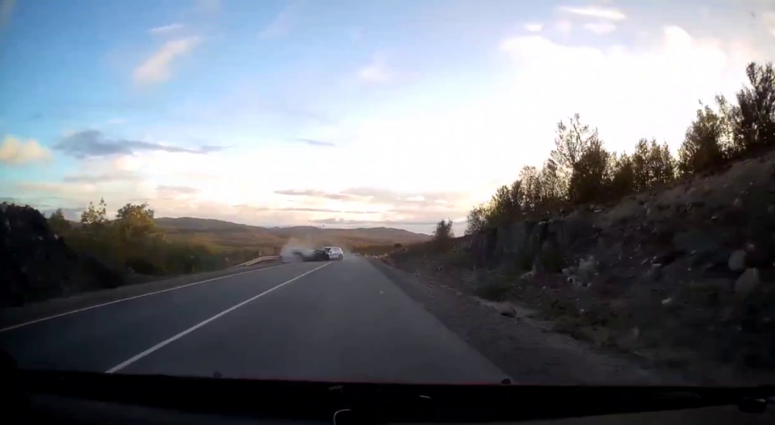 Лобовое столкновение на трассе в Мурманской области попало на видео Дорога