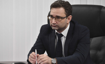 Александр Леонов