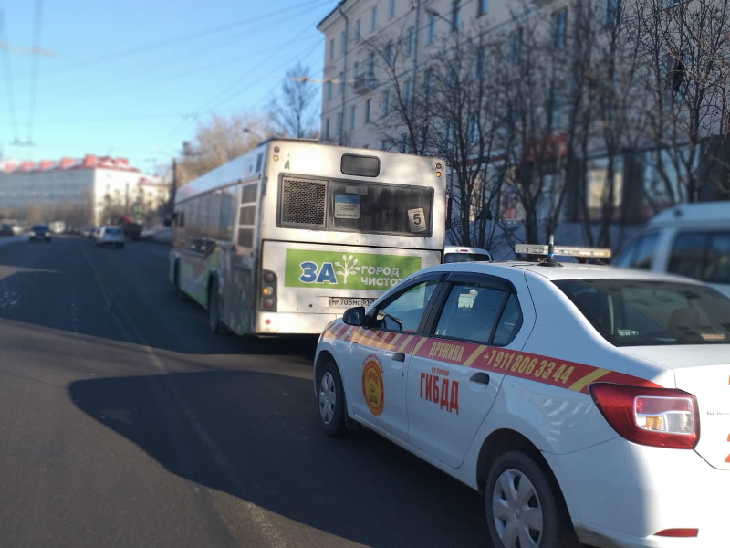 В центре Мурманска произошло тройное ДТП ДТП