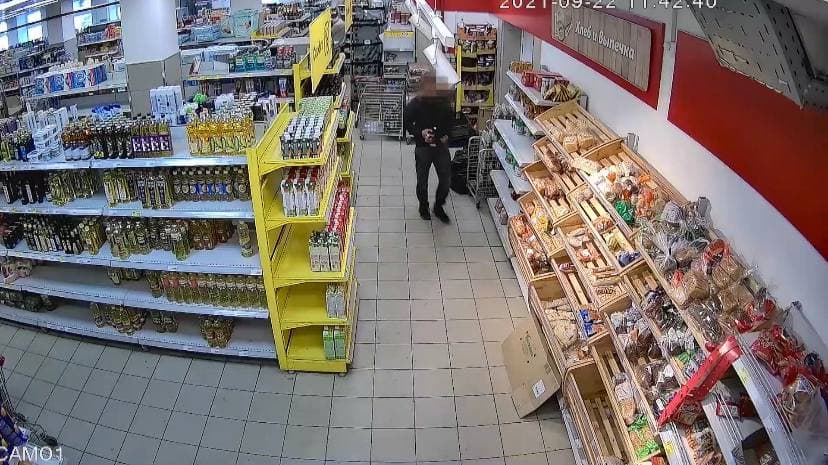 Ограбление магазина в Мурманской области попало на видео Магазин