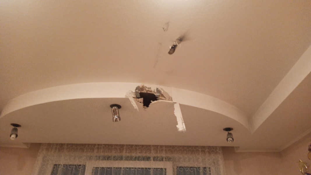 Неприятный сюрприз Потолок