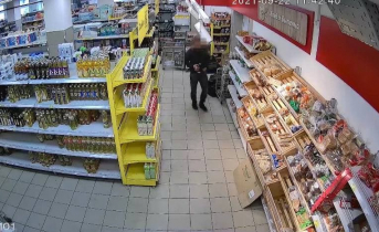 Ограбление магазина в Мурманской области попало на видео Магазин