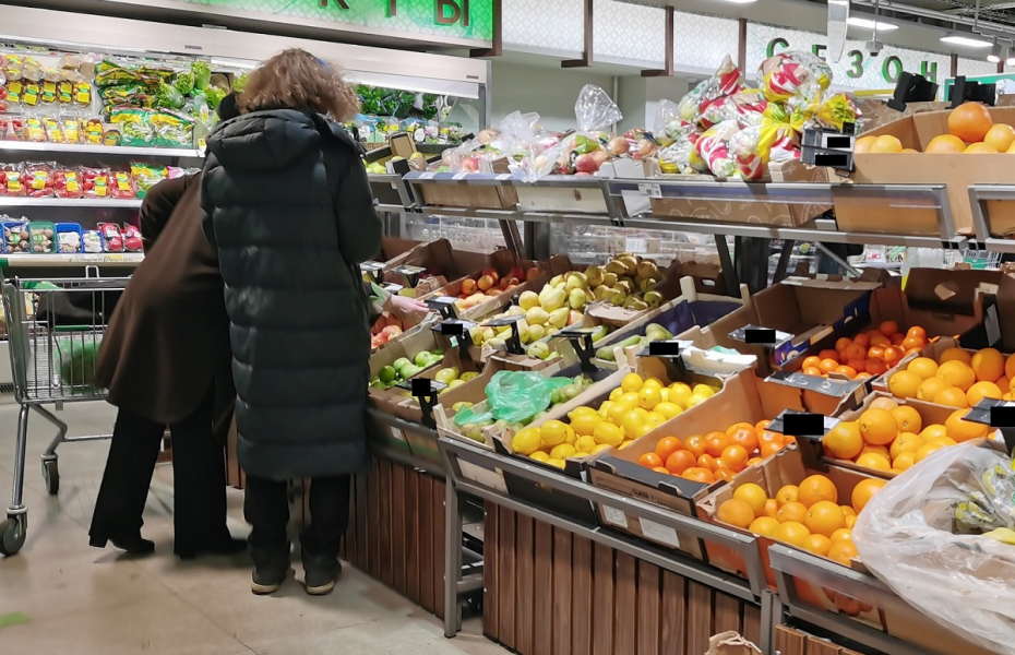 20-летняя продавщица обворовала магазин крупной торговой сети в Мурманской области Магазин