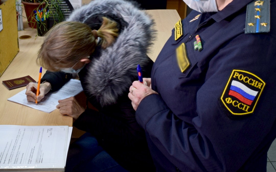 Мать троих детей в Мурманской области наказали за отказ платить алименты Судебные приставы