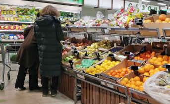 20-летняя продавщица обворовала магазин крупной торговой сети в Мурманской области Магазин
