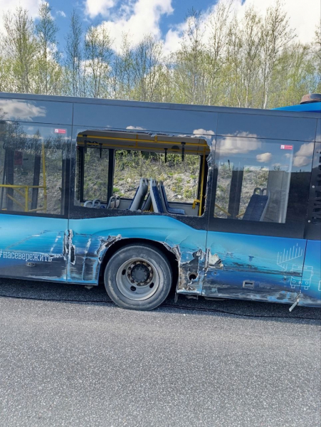 ДТП с автобусом на трассе Мурманск — Североморск оставляет вопросы Машина