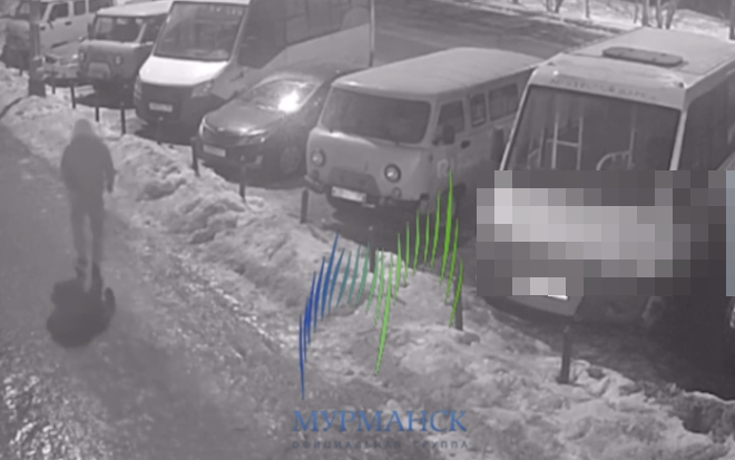 Северянин слил бензин с маршрутки в Мурманске Парковка